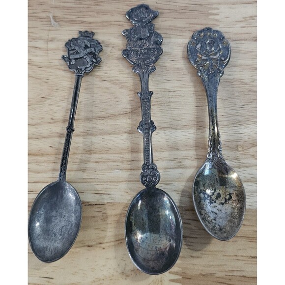 Lot of 21 Vtg Quality Souvenir Spoons Silver Plate Mixed Metals Enamel Charms - Picture 10 of 16